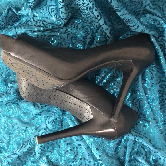 2 for $13 Gianni Bini Black Peep Toe Heels - Picture 5 of 8